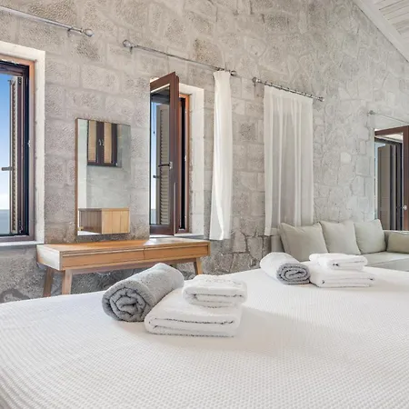 Villa Milos Paradise Luxury Villas *